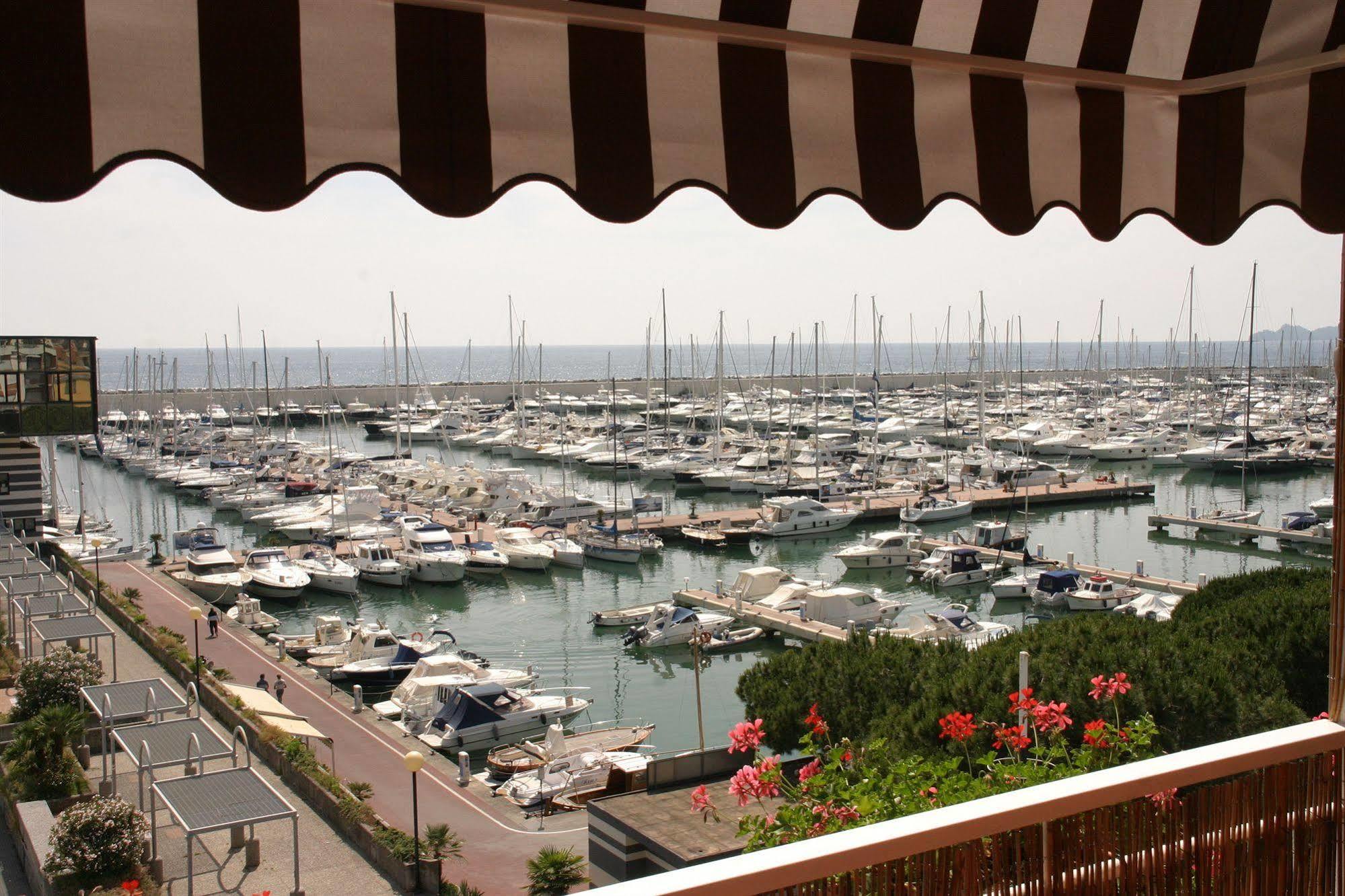 Hotel Ancora Riviera Lavagna Exterior photo